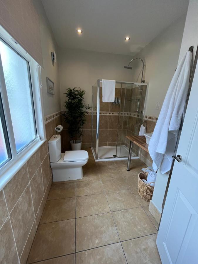 Between The Bays Exclusively For Adults Guest house